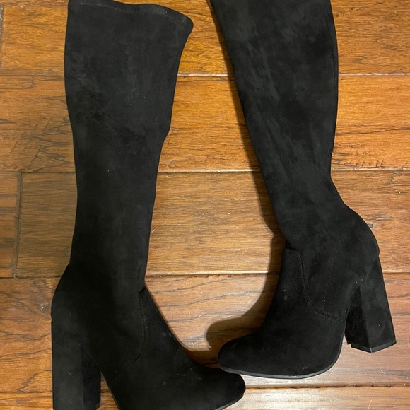 Women's black boots 6 1/2 - Picture 2 of 2